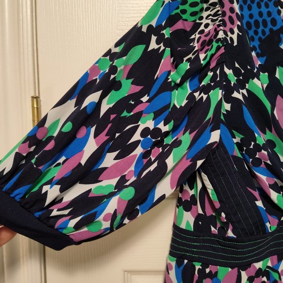 Nygard Collection. V-neck front top - Picture 3 of 7